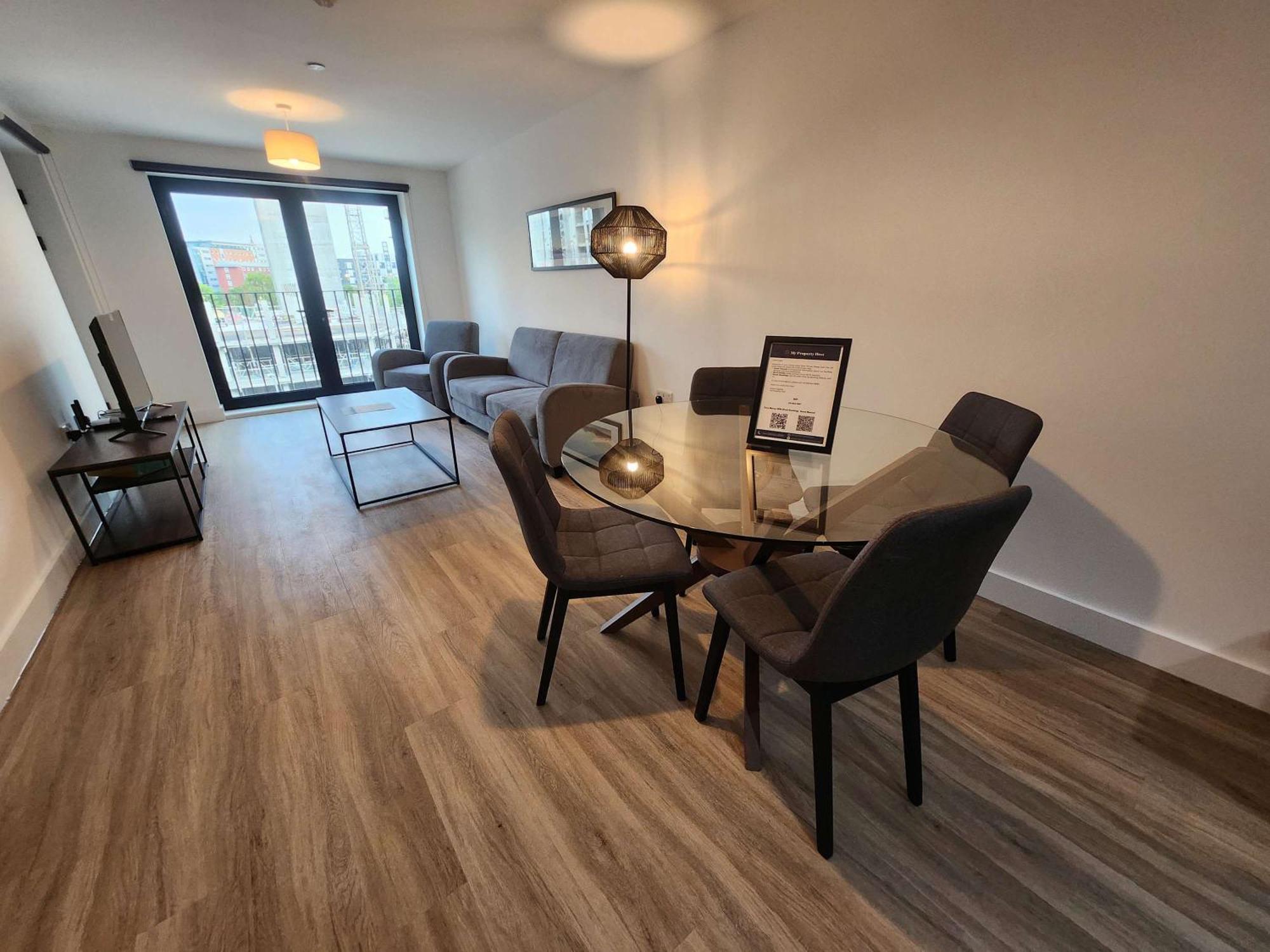Modern & Bright 2 Bedroom In Apartment Liverpool