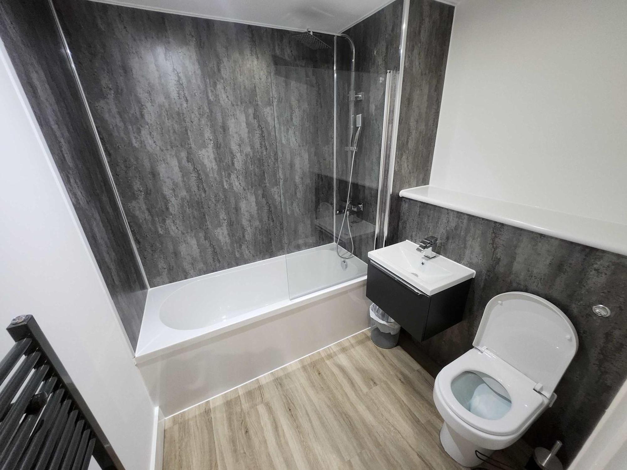Modern & Bright 2 Bedroom In