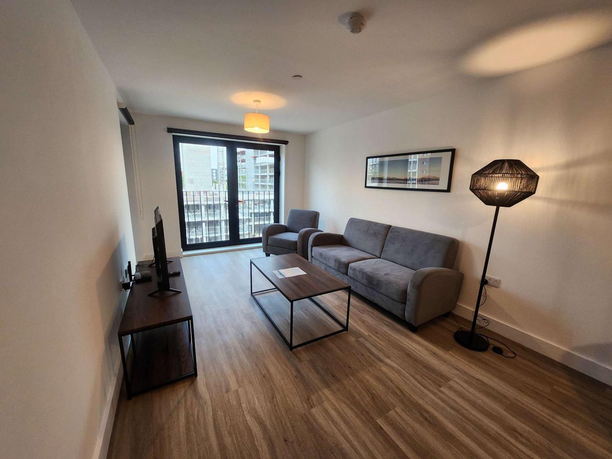 Modern & Bright 2 Bedroom In *