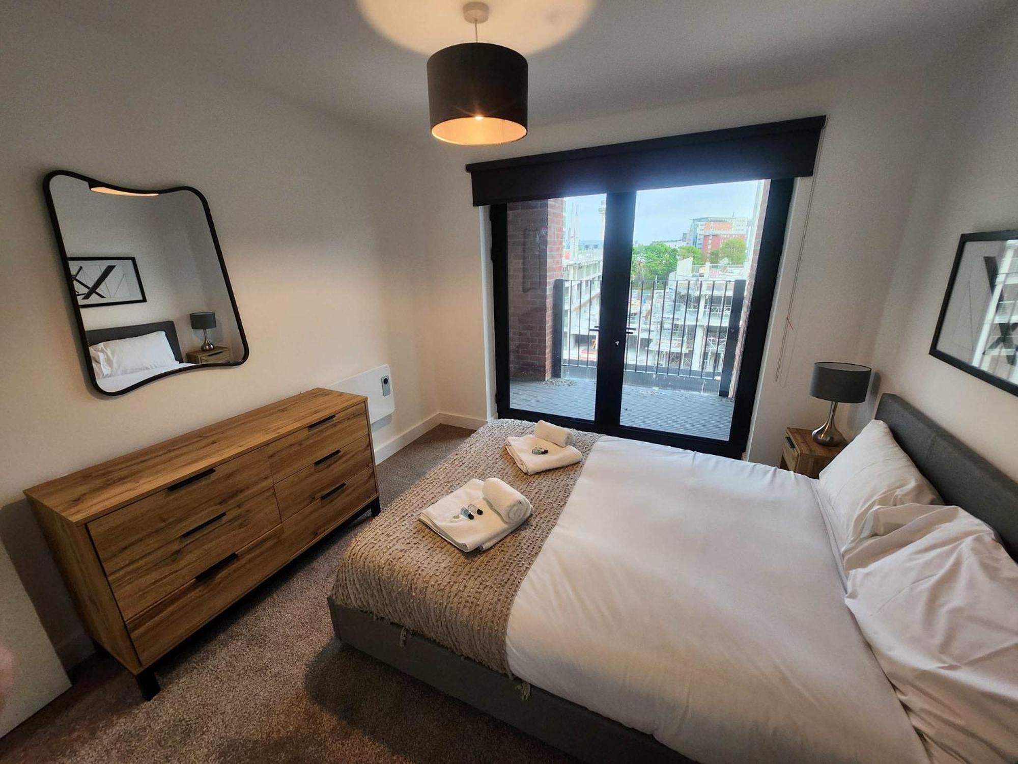Modern & Bright 2 Bedroom In * Liverpool
