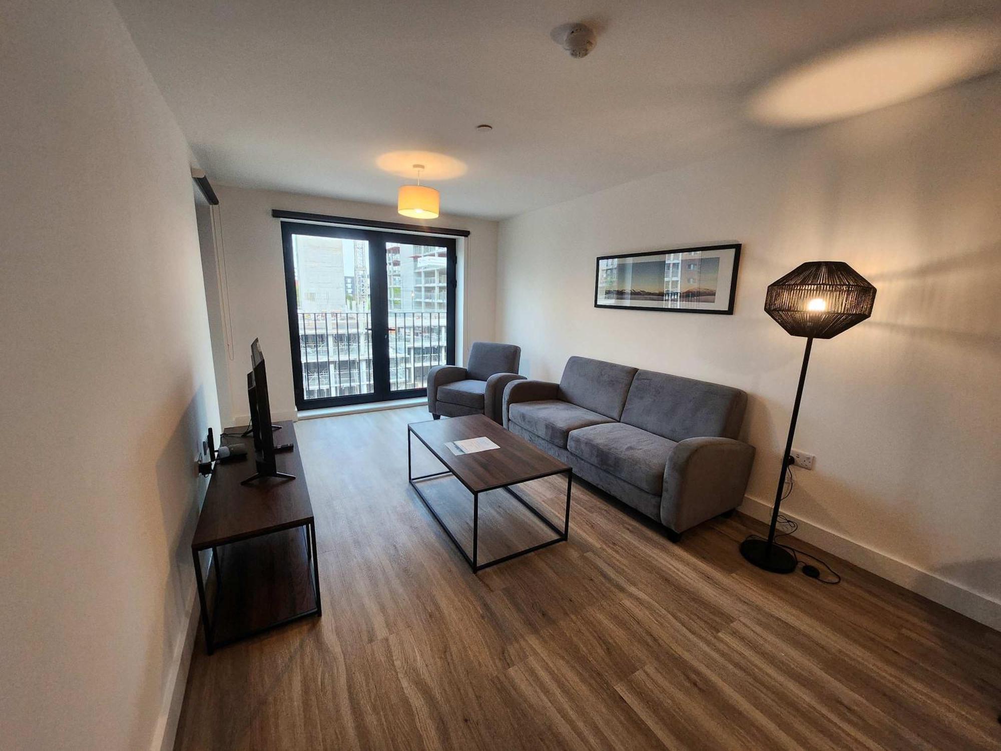 Modern & Bright 2 Bedroom In *